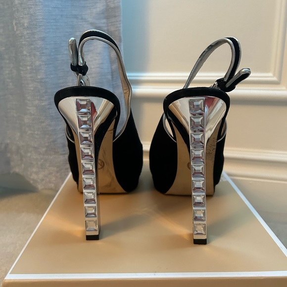 MK Michael Kors High Heel Pump - Picture 3 of 4